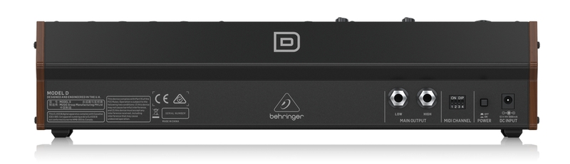 Derrière Behringer Model D