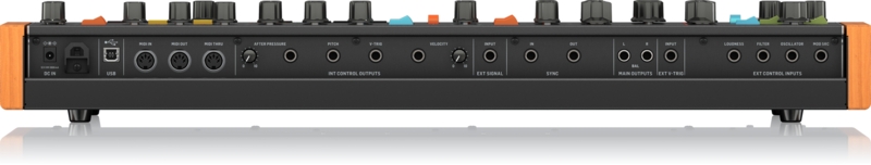 Derrière Behringer Poly D