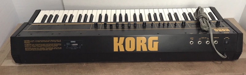 Derrière Korg LP-10 Electronic Piano