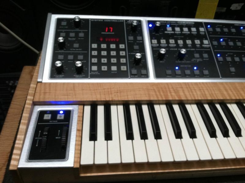 Derrière Moog Memorymoog