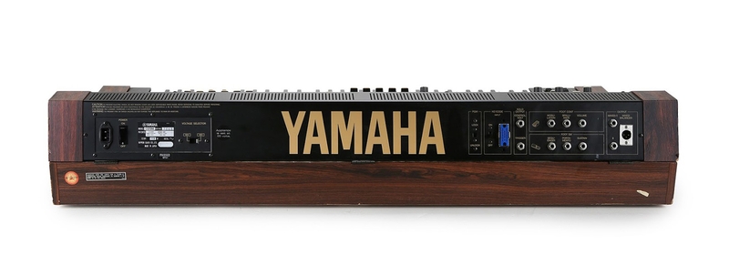 Derrière Yamaha CS70M